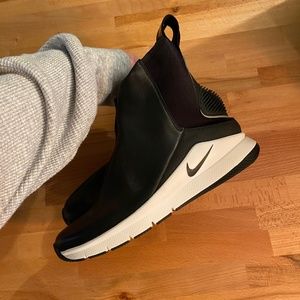 Nike Leather pull on sneakers/boots